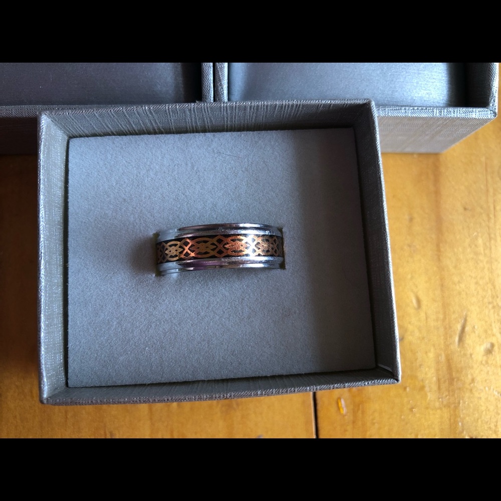 Man’s Wedding Ring - image 4